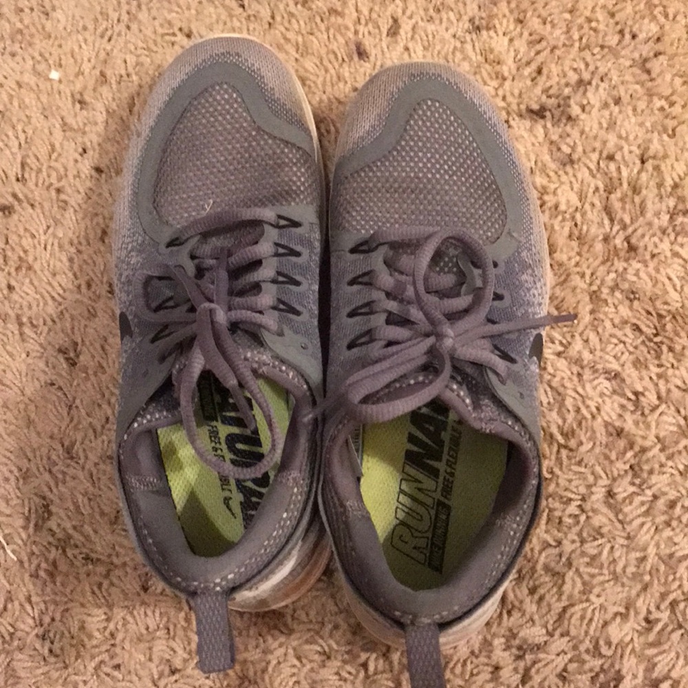 grey nike runs size 7.5